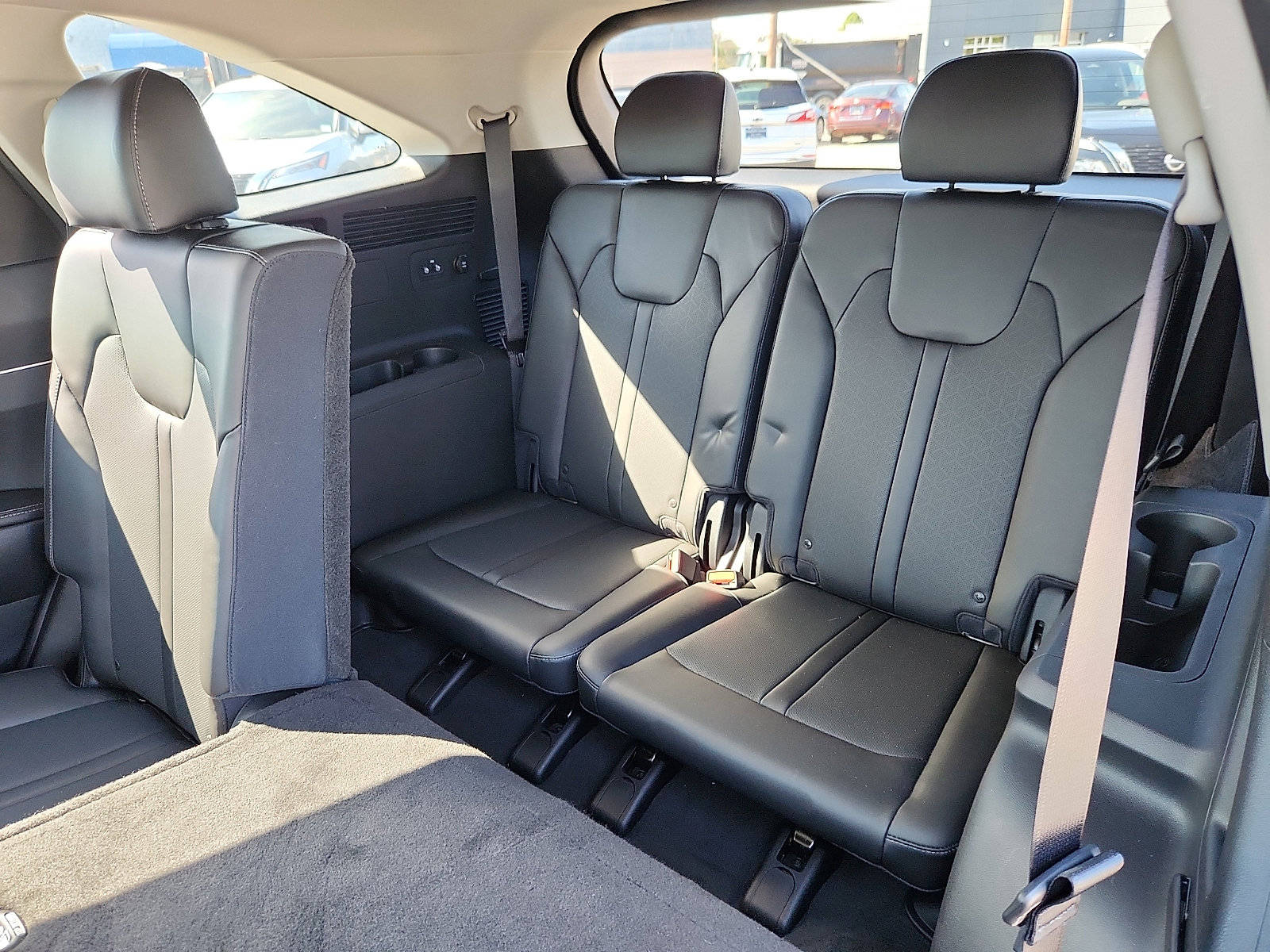 Used 2023 Kia Sorento S w/ Panoramic Sunroof Package AWD/4WD image 11