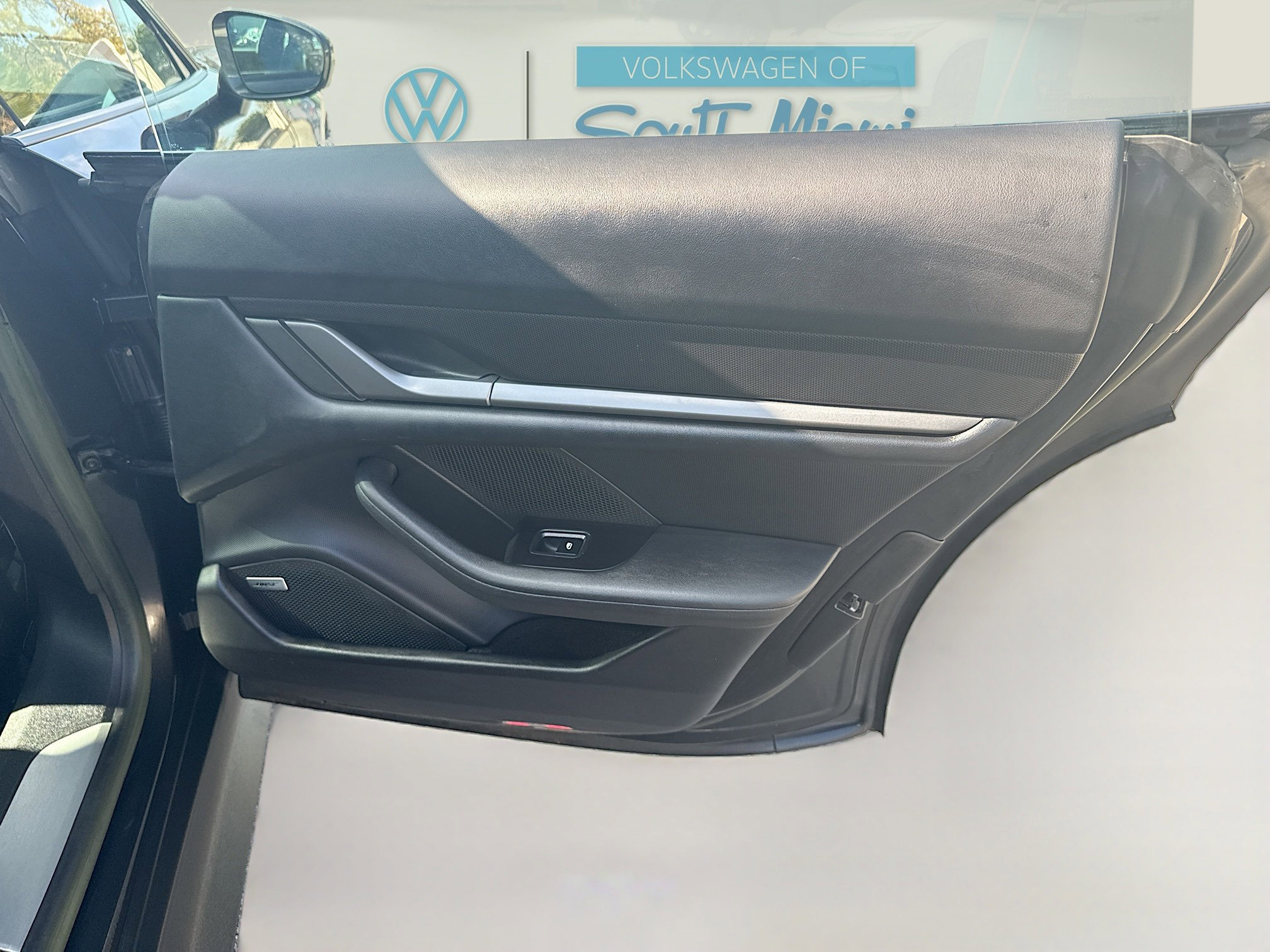 Used 2023 Porsche Taycan w/ Premium Package image 31