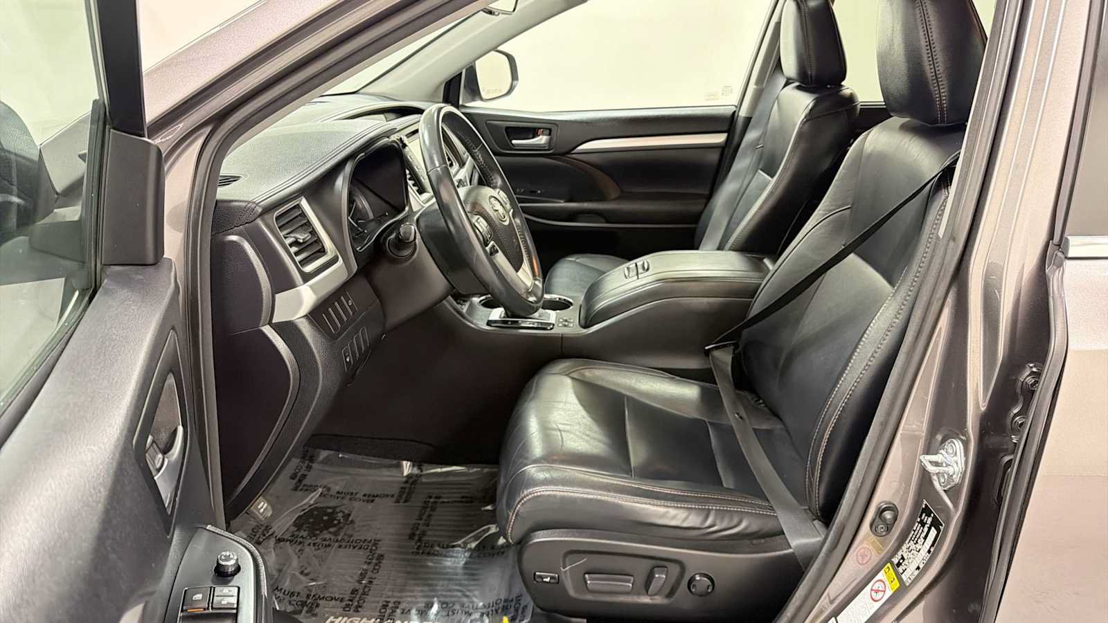 Certified 2016 Toyota Highlander XLE AWD/4WD image 13