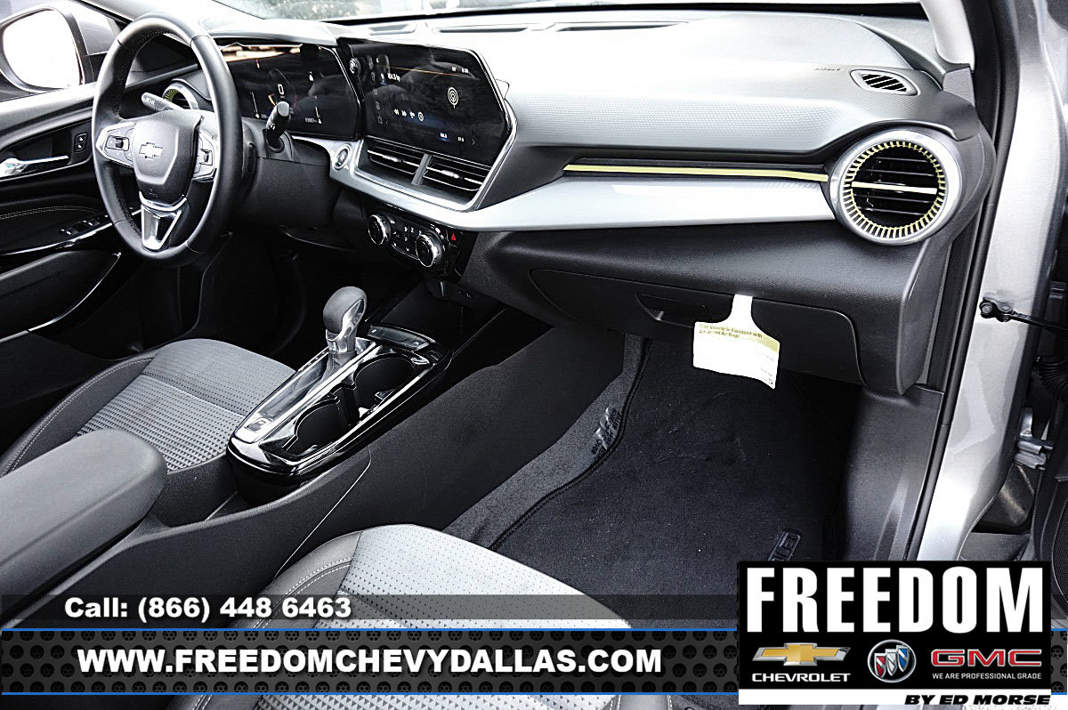 Used 2025 Chevrolet Trax LT w/ Driver Confidence Package FWD image 7