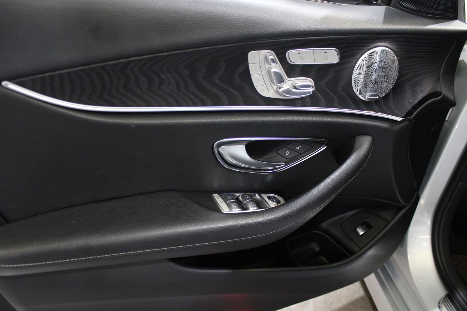 Used 2018 Mercedes-Benz E 300 image 26