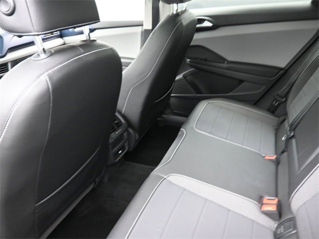 Used 2023 Volkswagen Taos SE w/ Panoramic Sunroof Package image 23