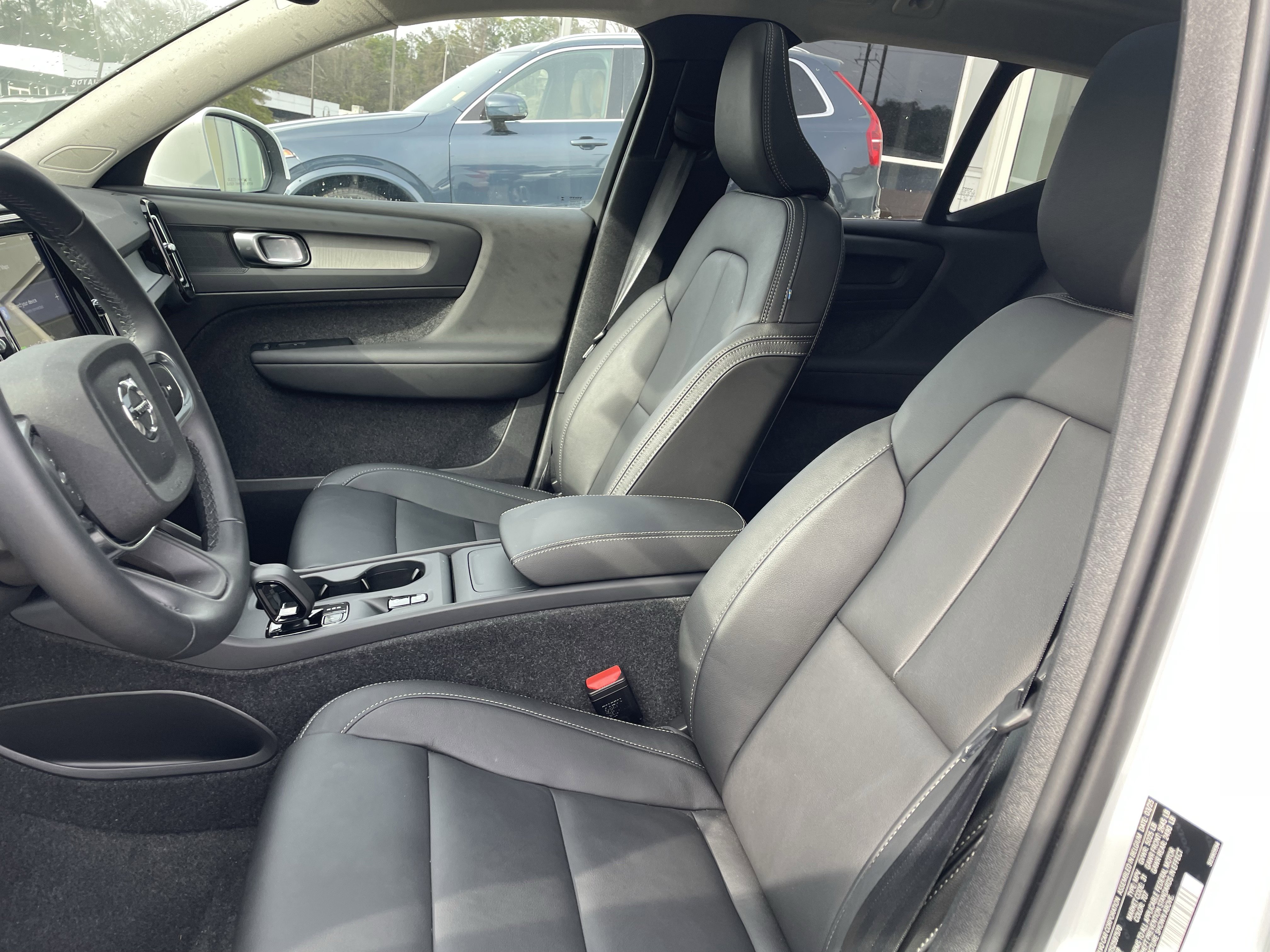 New 2025 Volvo XC40 B5 Core w/ Protection Package Premier image 15