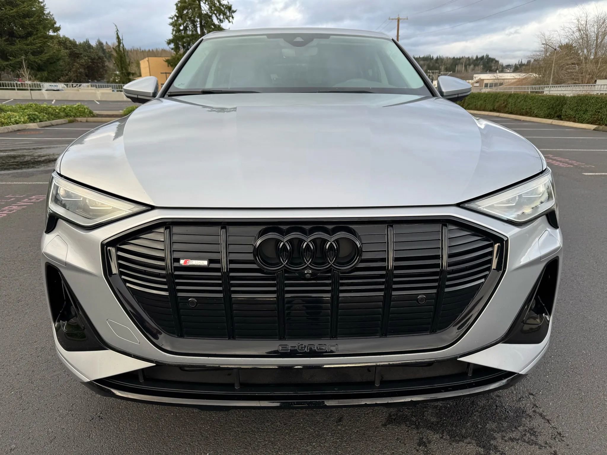 Used 2022 Audi e-tron Premium Plus w/ Premium Plus Package image 3