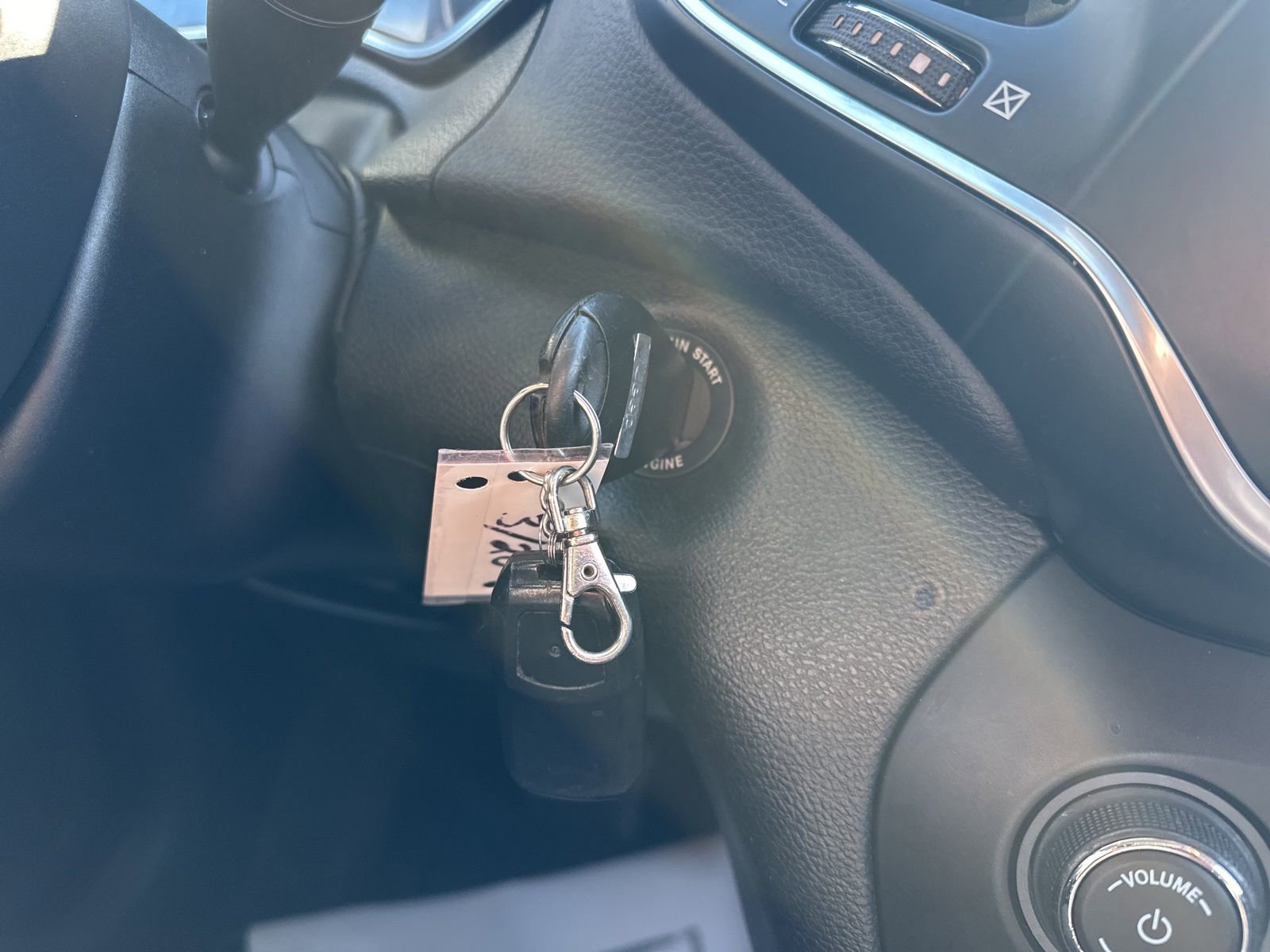 Used 2019 Jeep Cherokee Latitude w/ Cold Weather Group image 65