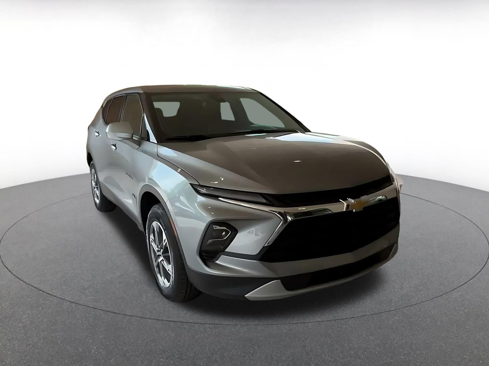 Used 2026 Chevrolet Blazer LT FWD image 3