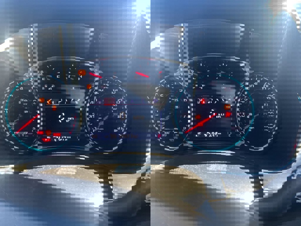 Used 2020 Chevrolet Traverse LT w/ Driver Confidence II Package image 4