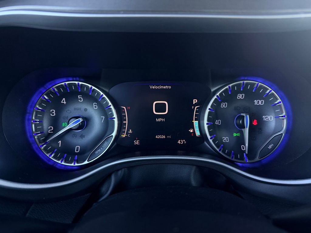 Used 2024 Chrysler Pacifica Touring-L image 17