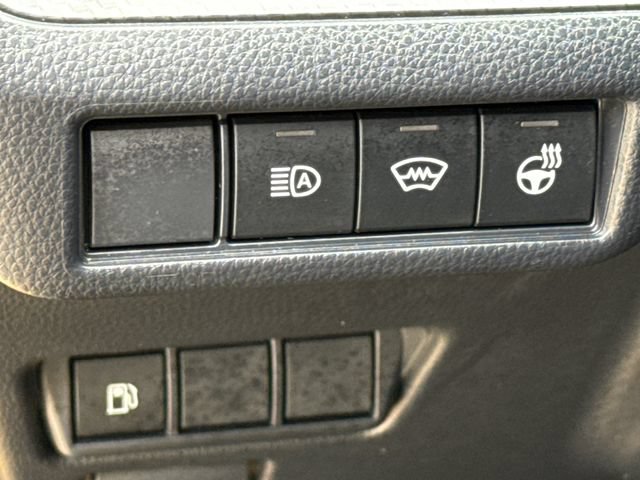 Used 2025 Toyota Prius FWD image 20