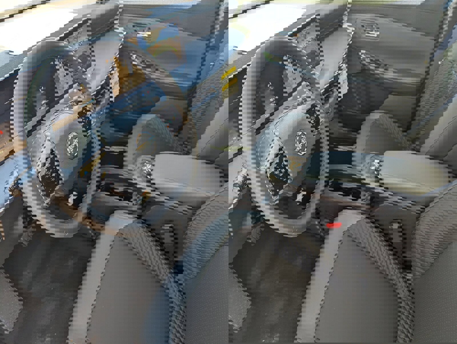 New 2026 Nissan Leaf Platinum+ w/ Cargo Package (Platinum+) image 12