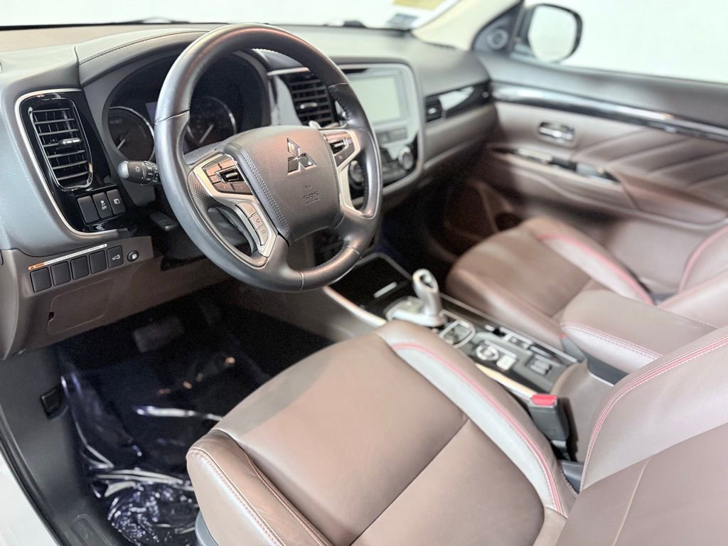 Used 2018 Mitsubishi Outlander SEL AWD/4WD image 16