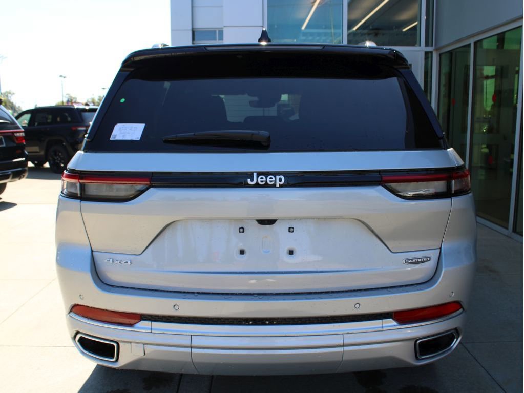 New 2025 Jeep Grand Cherokee Summit image 8
