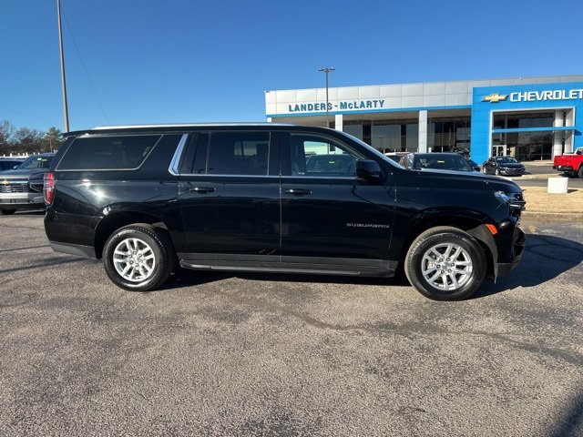Used 2024 Chevrolet Suburban LT image 2