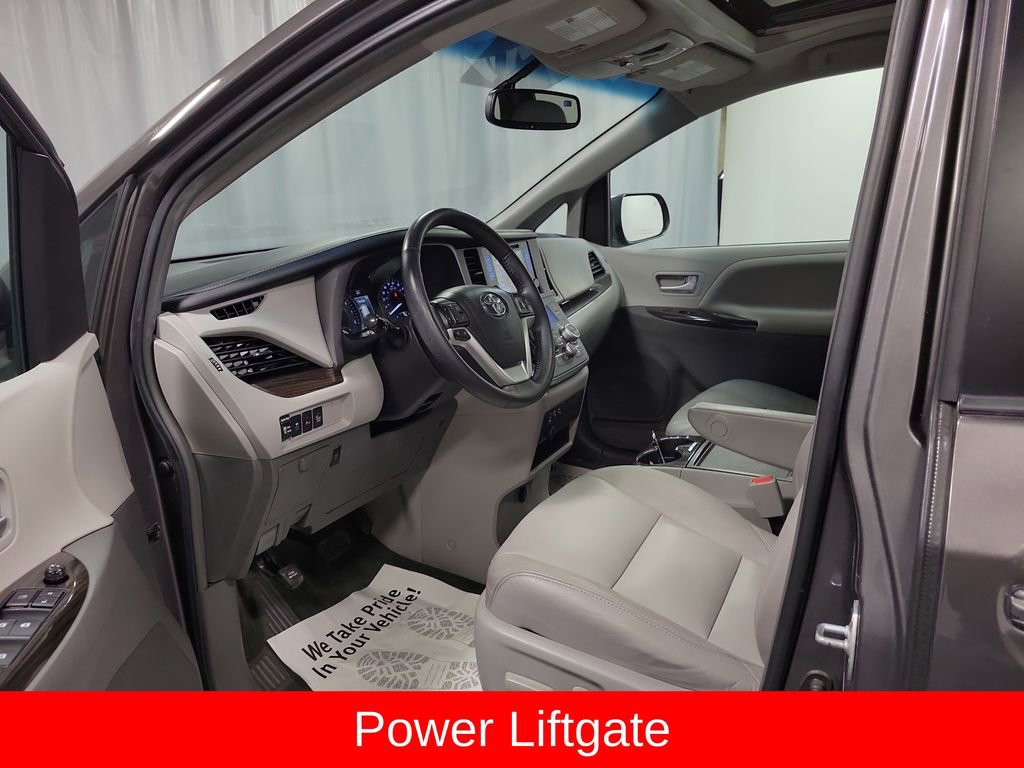 Used 2017 Toyota Sienna XLE image 12