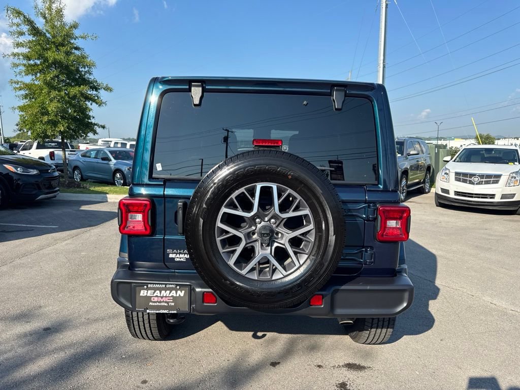 Used 2025 Jeep Wrangler Unlimited Sahara AWD/4WD image 6