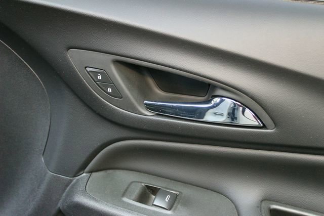 Used 2024 Chevrolet Equinox LT w/ LPO, Floor Liner Package FWD image 9