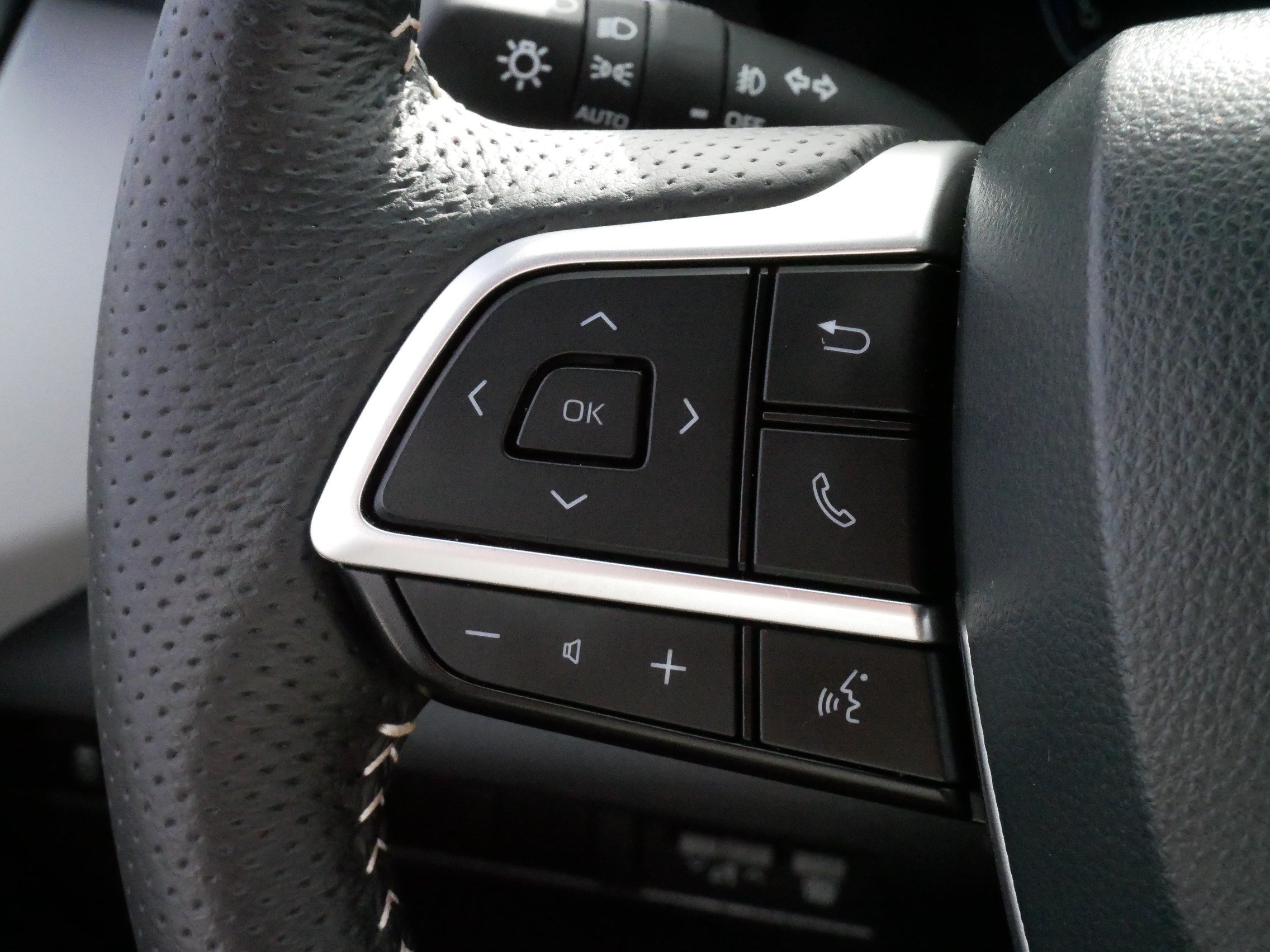 Certified 2026 Toyota Sienna XSE FWD image 27