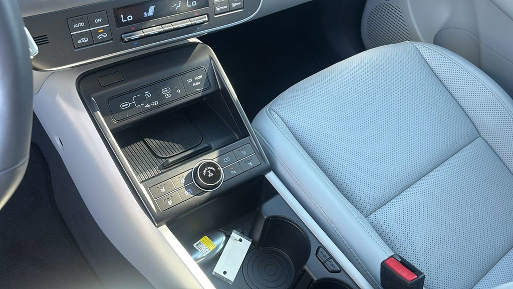 Used 2025 Hyundai Kona Limited image 21