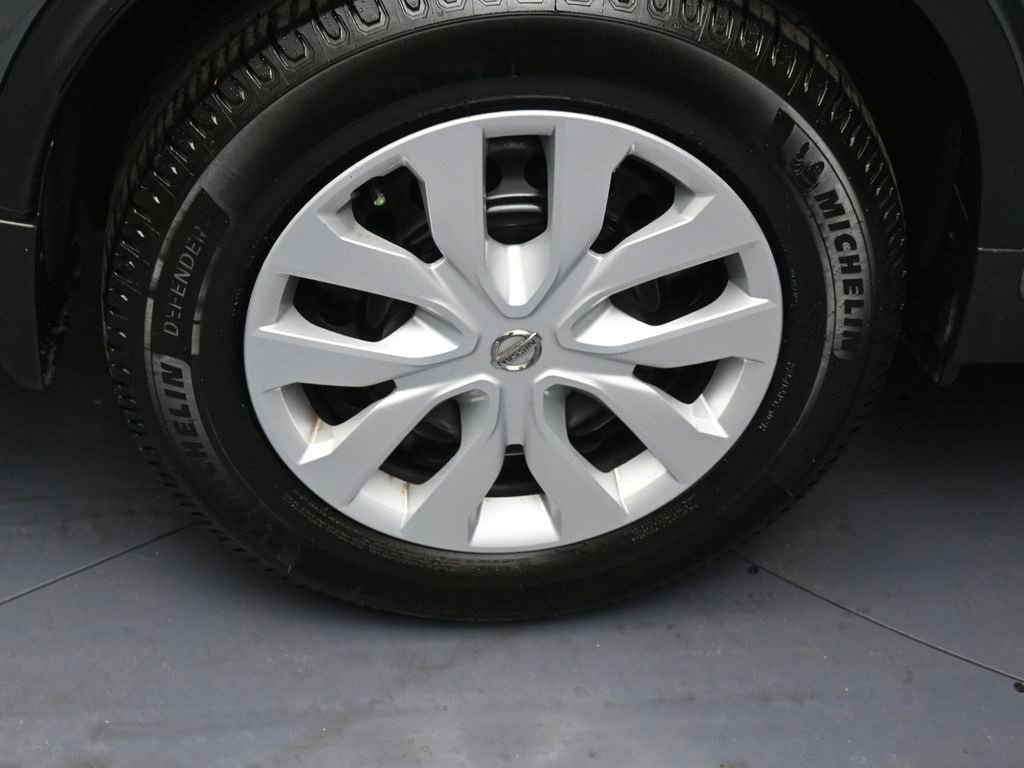 Used 2018 Nissan Rogue S image 5