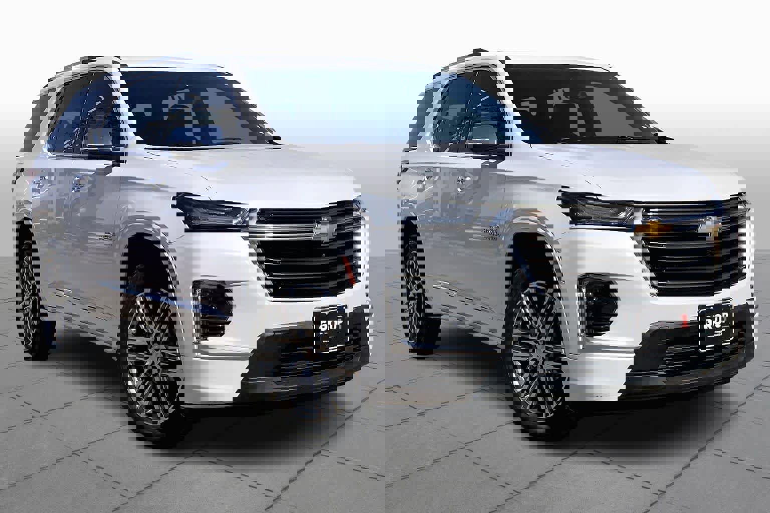 Used 2023 Chevrolet Traverse High Country image 3