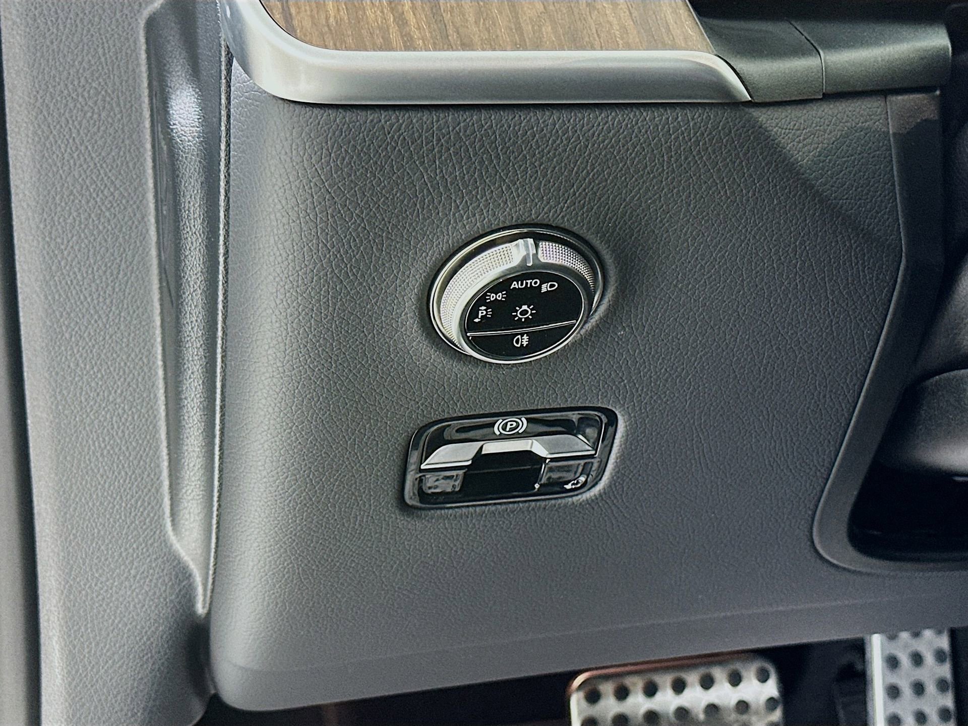 Certified 2025 Mercedes-Benz GLC 300 4MATIC image 11