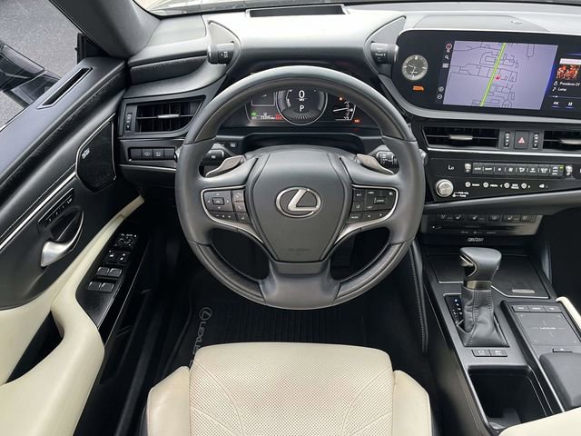 Used 2022 Lexus ES 300h Ultra Luxury w/ Accessory Package 2 image 18