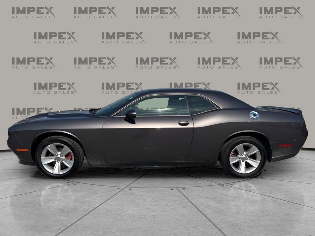 Used 2023 Dodge Challenger SXT image 2