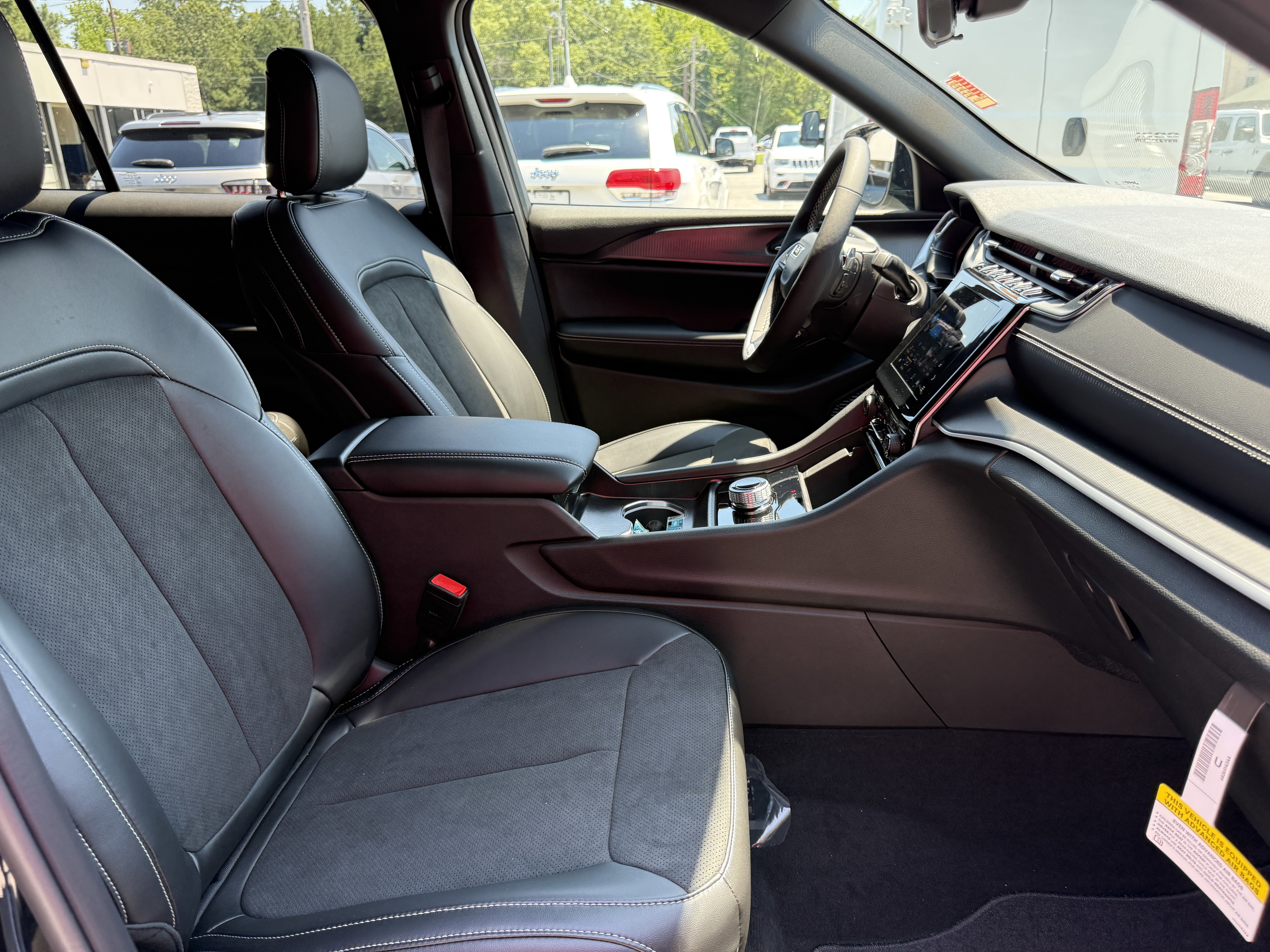 New 2025 Jeep Grand Cherokee L Altitude image 14