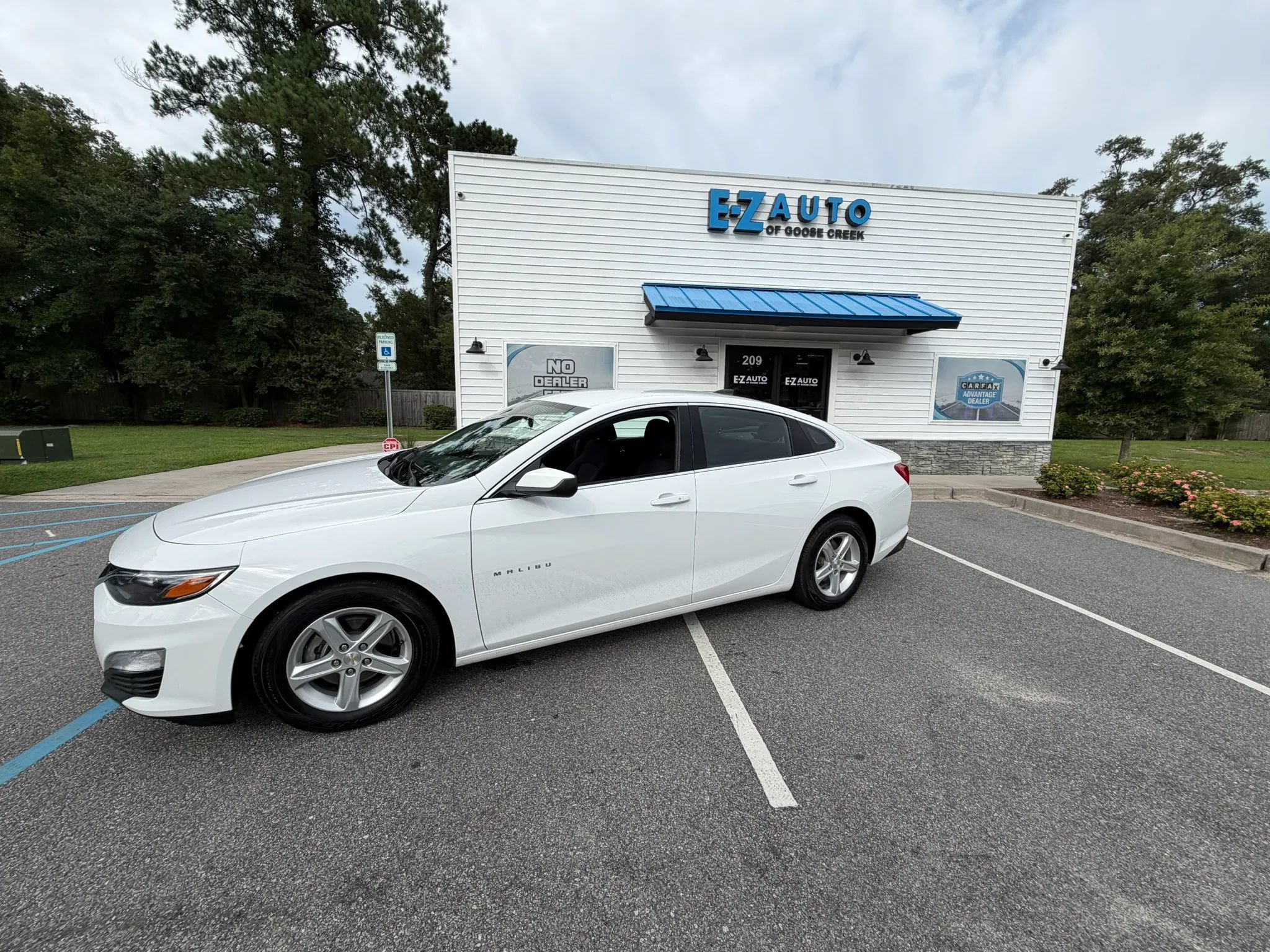 Used 2023 Chevrolet Malibu LS w/ Driver Confidence Package FWD image 2
