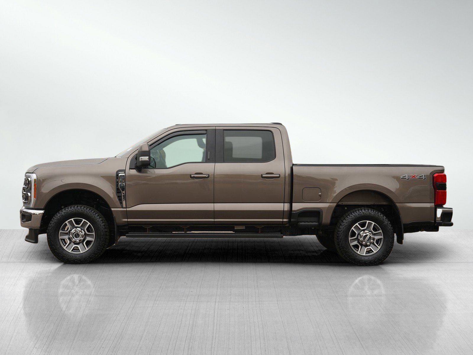 Used 2023 Ford F350 Lariat image 2
