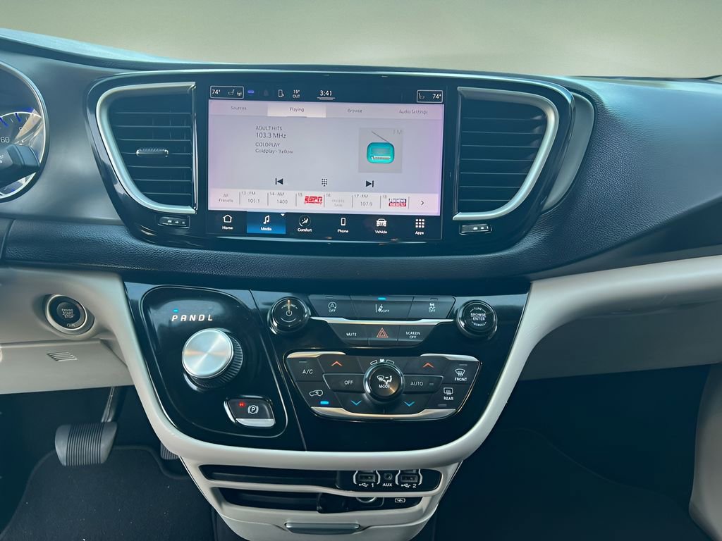 Used 2022 Chrysler Pacifica Touring-L FWD image 15