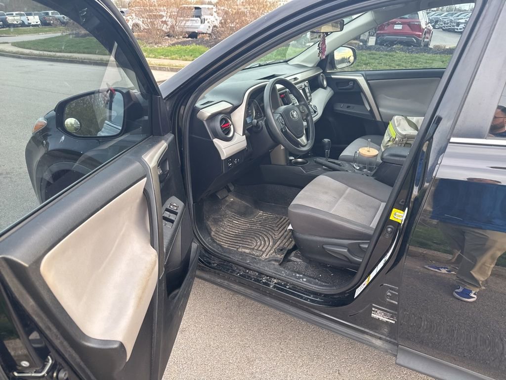 Used 2015 Toyota RAV4 LE image 5