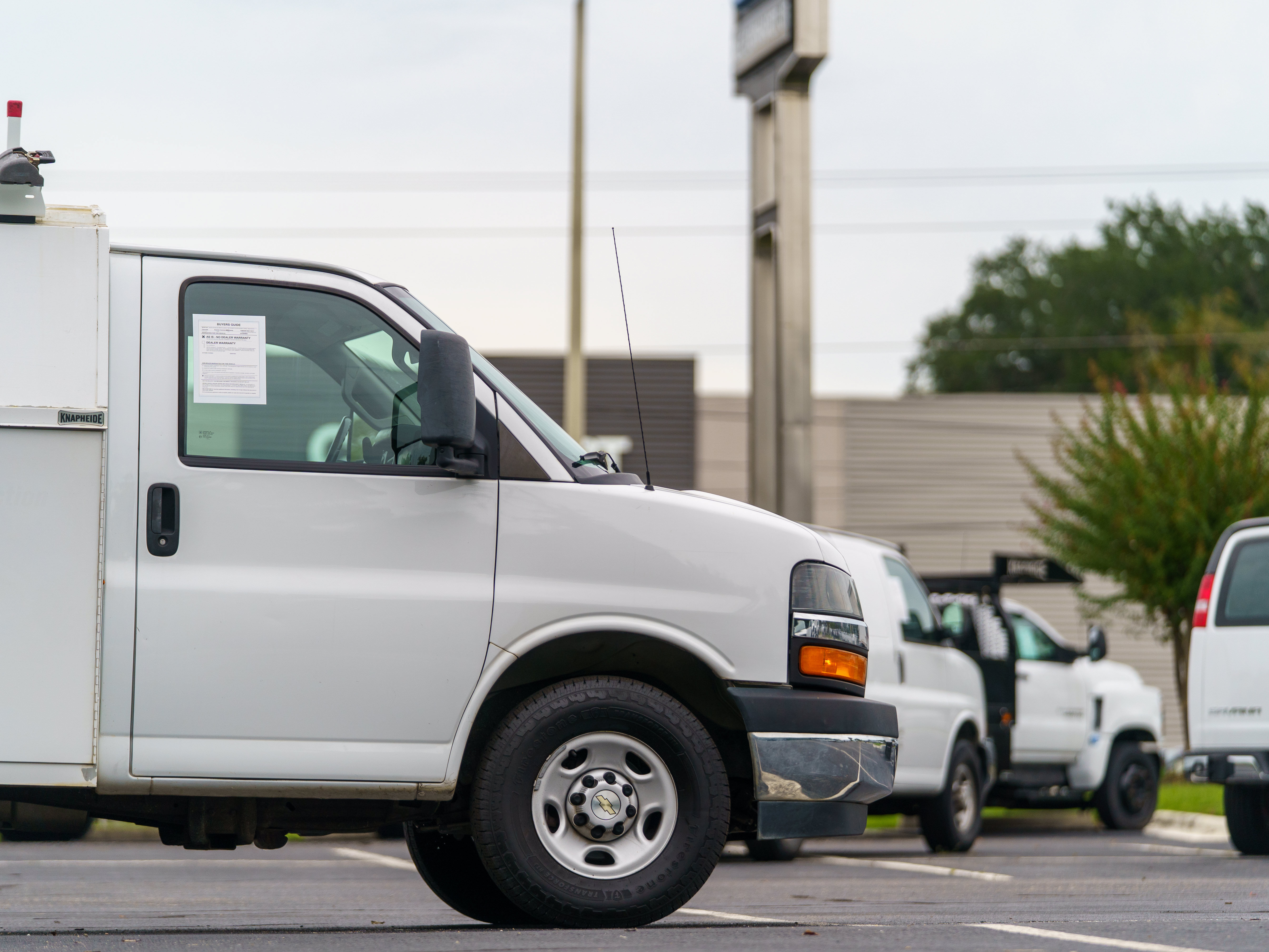 Used 2022 Chevrolet Express 3500 w/ Power Convenience Package RWD image 7