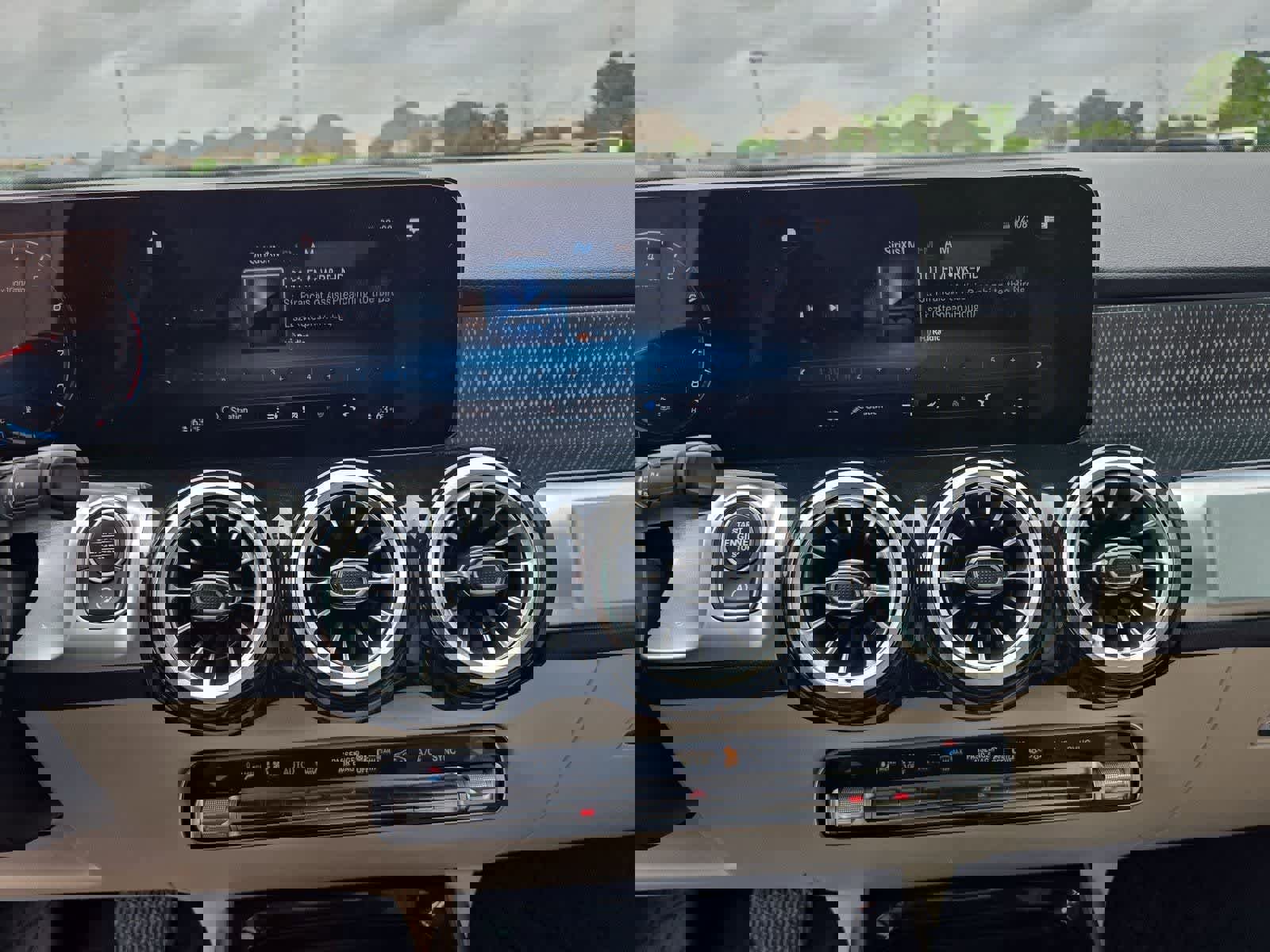 Used 2022 Mercedes-Benz GLB 250 image 28