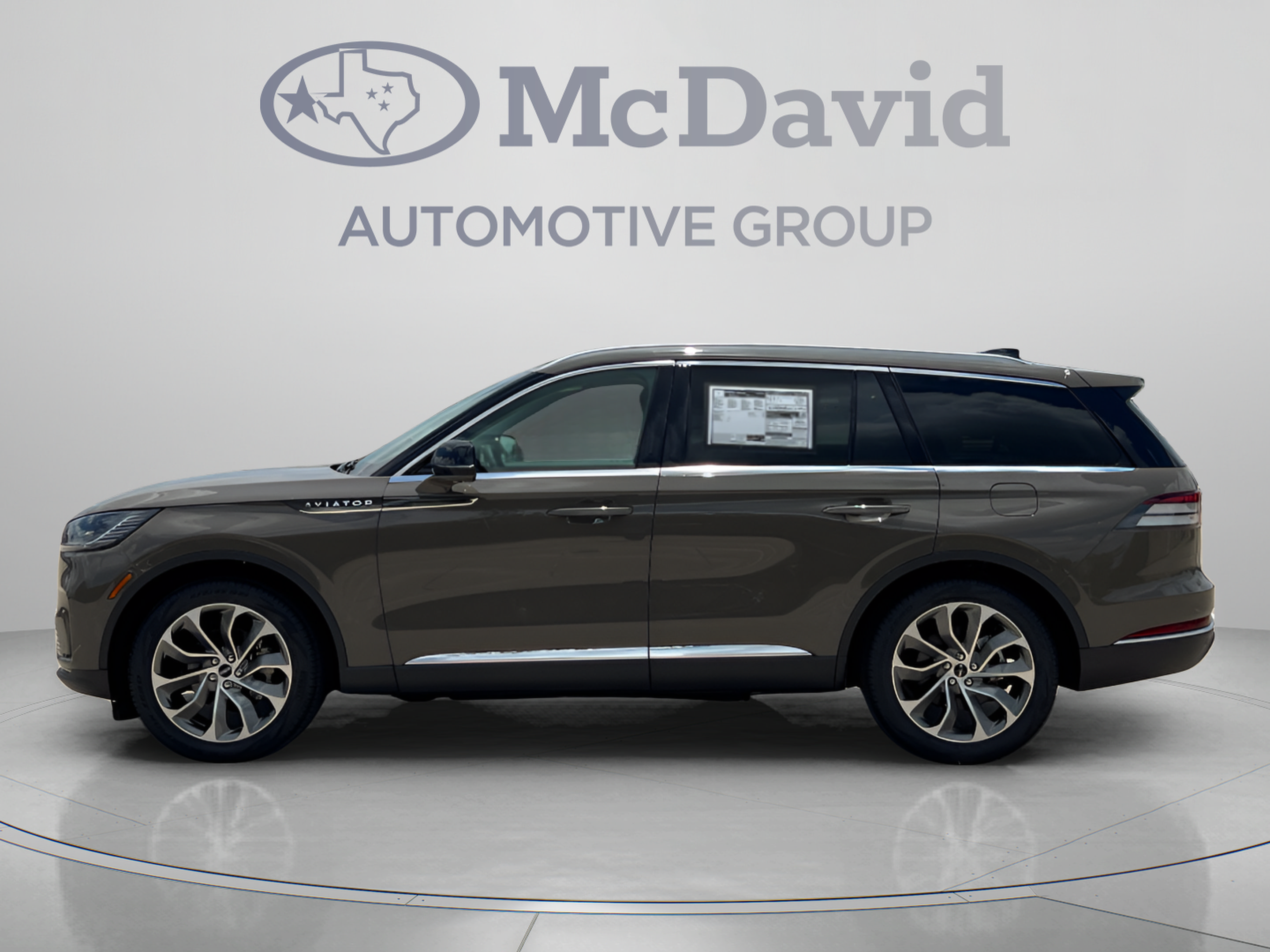 New 2025 Lincoln Aviator Reserve w/ Illumination Package RWD image 4