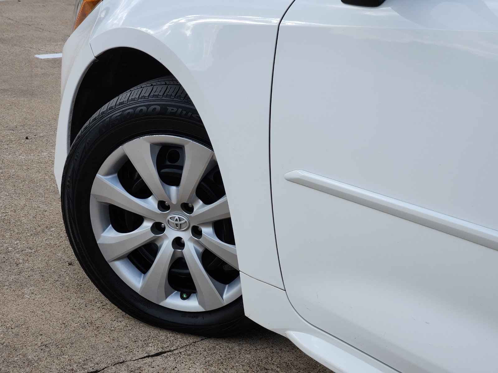 Used 2024 Toyota Corolla LE FWD image 17