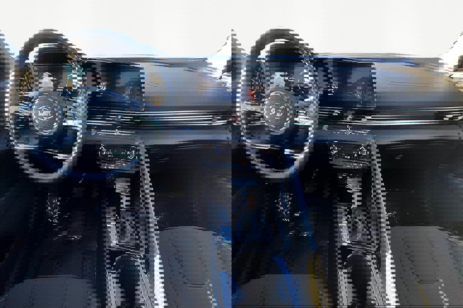 Used 2025 Hyundai Elantra SEL image 8