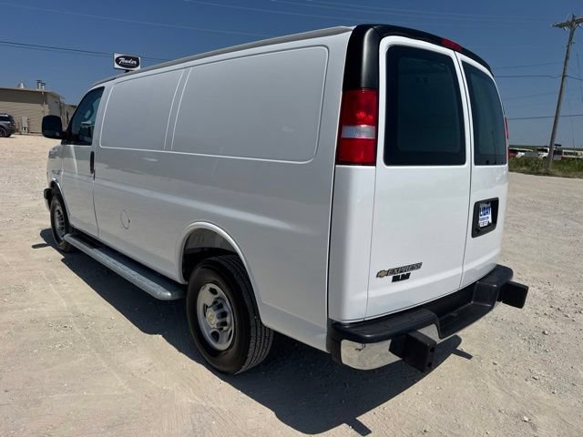 Used 2025 Chevrolet Express 2500 w/ Driver Convenience Package RWD image 3