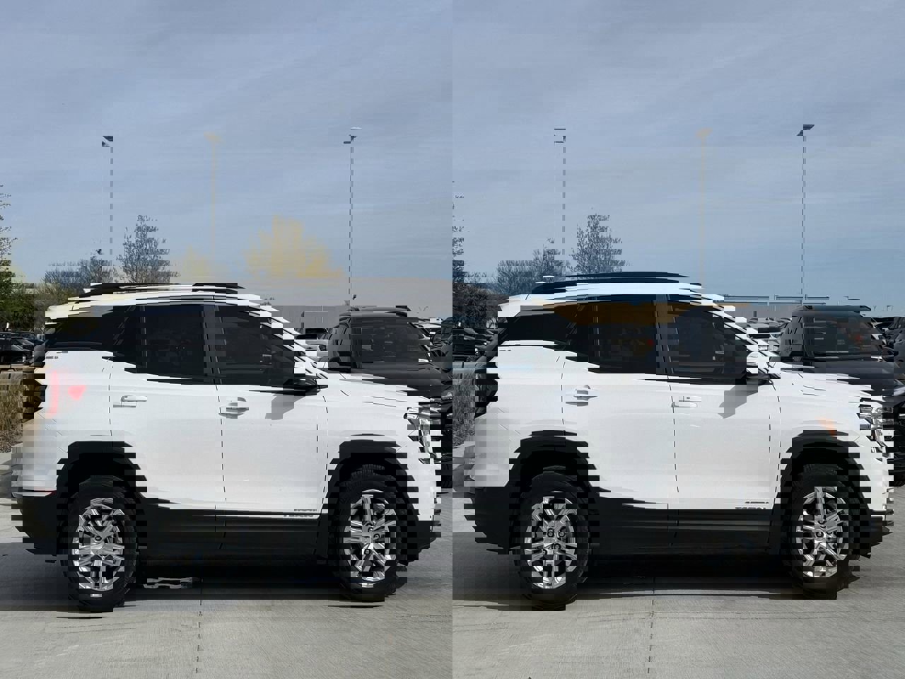 Certified 2023 GMC Terrain SLE w/ Driver Convenience Package image 3