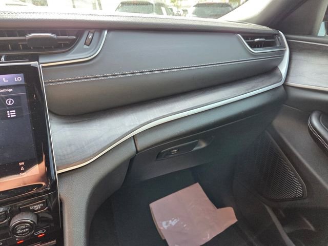 Used 2024 Jeep Grand Cherokee Limited w/ Black Appearance Package image 27