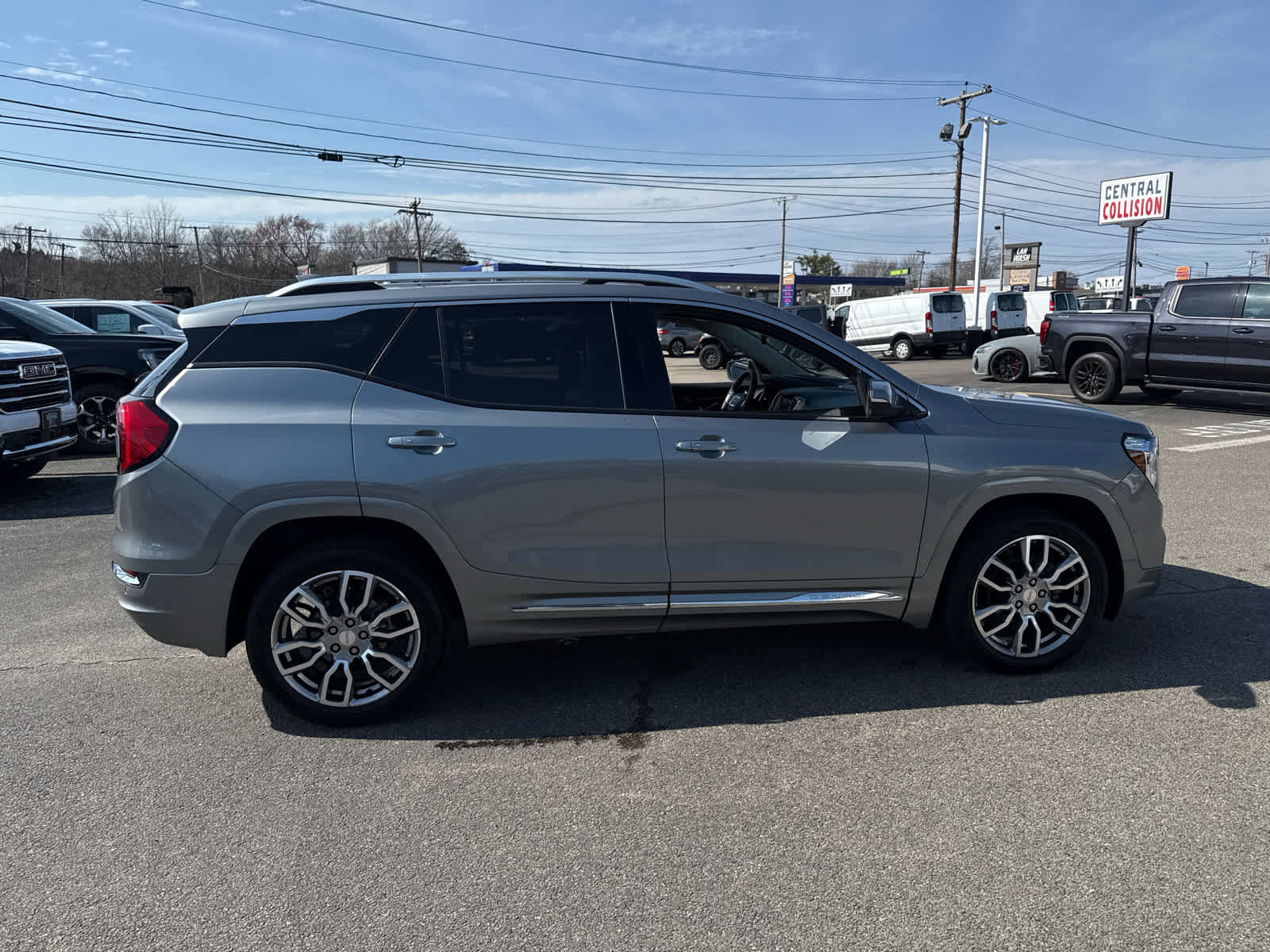 Used 2023 GMC Terrain Denali w/ Denali Premium Package image 6