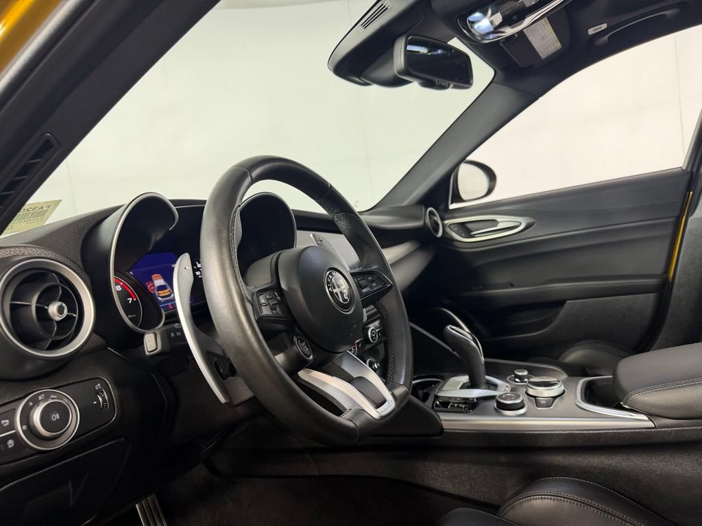 Used 2023 Alfa Romeo Giulia Veloce RWD image 24