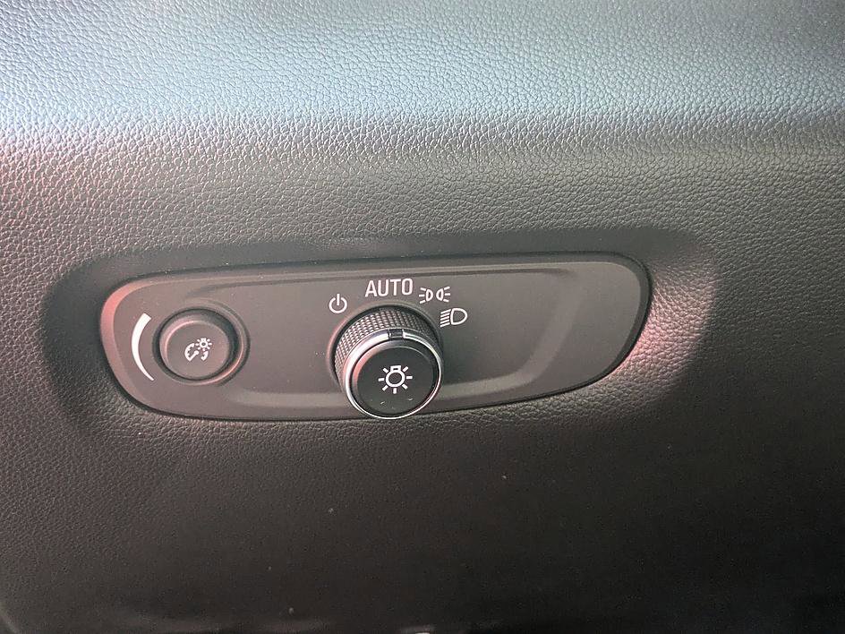 Used 2023 Chevrolet Traverse RS image 16