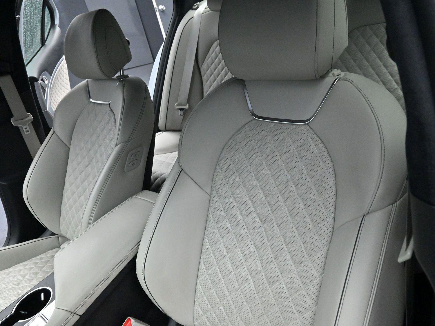 Used 2022 Genesis G70 3.3T w/ Sport Prestige Package image 16