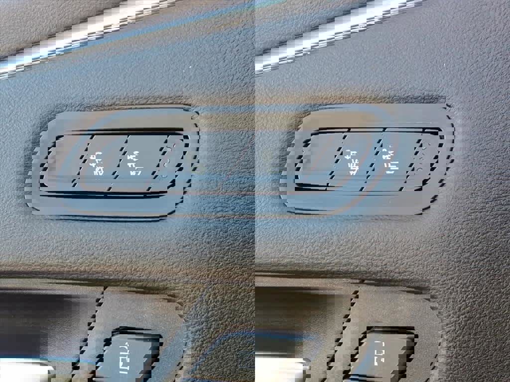 Used 2021 Cadillac Escalade Luxury image 17