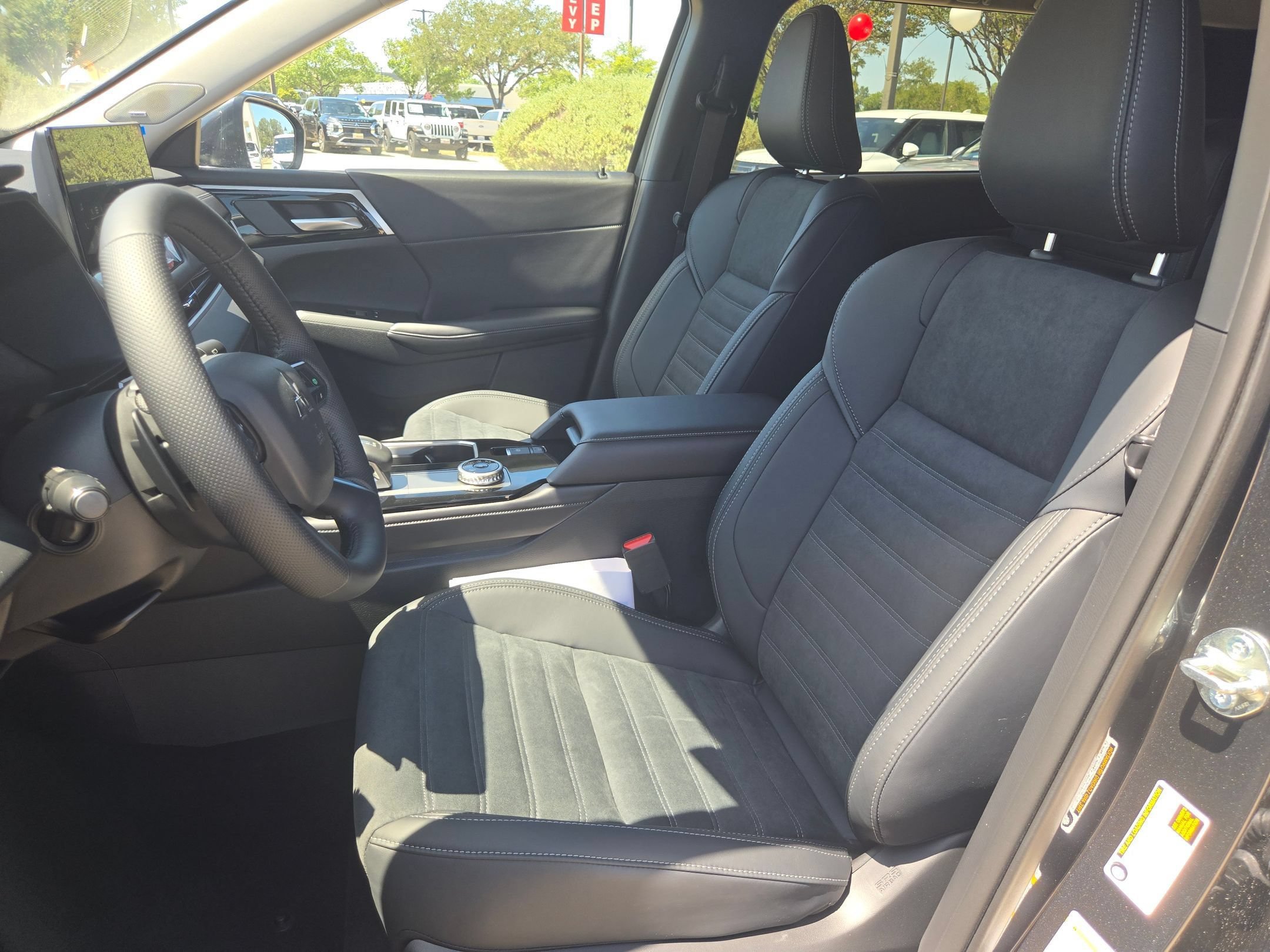 New 2026 Mitsubishi Outlander SE FWD image 9