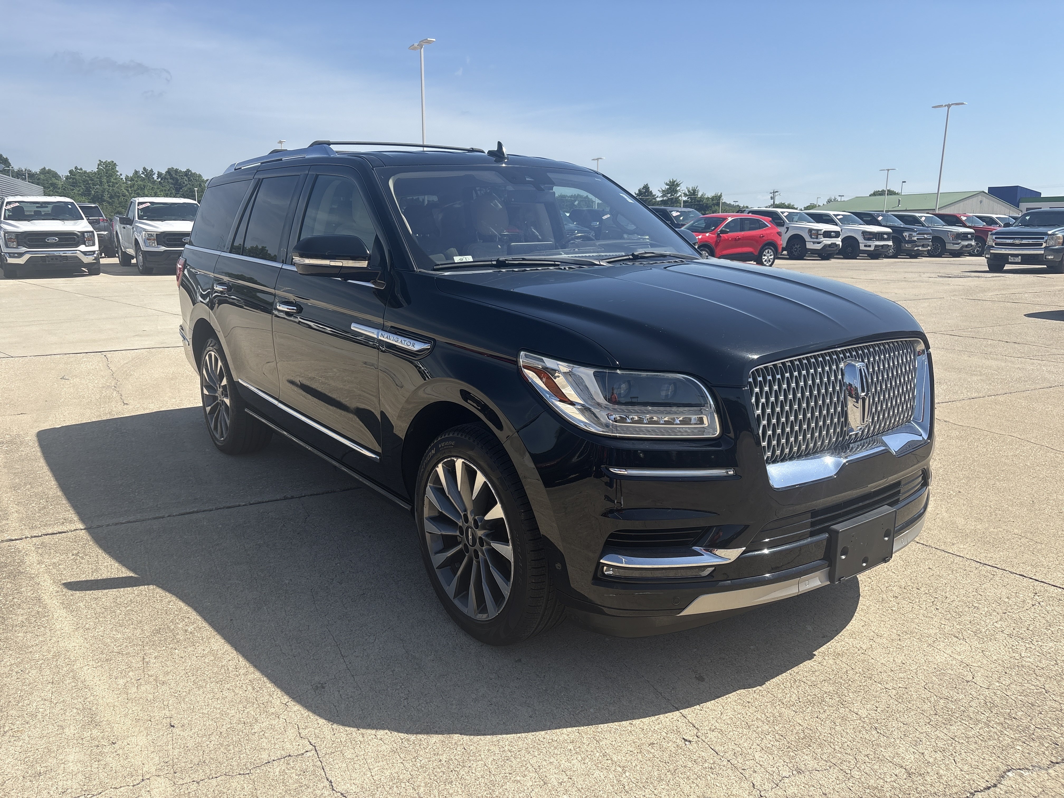 Used 2018 Lincoln Navigator Select w/ Technology Package RWD image 3
