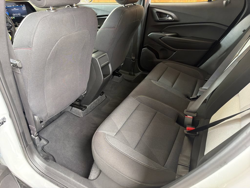 Used 2026 Chevrolet Trax RS FWD image 28