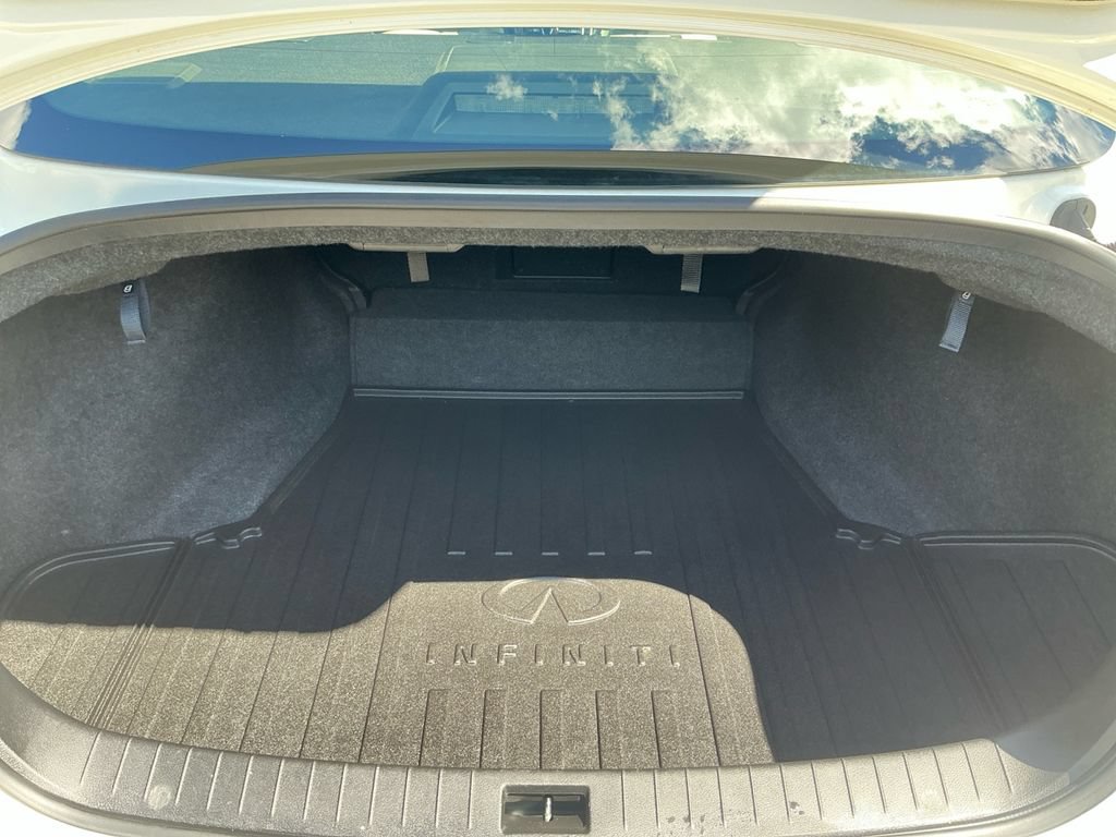 Used 2021 INFINITI Q50 Luxe w/ Seat & Sound Package RWD image 17