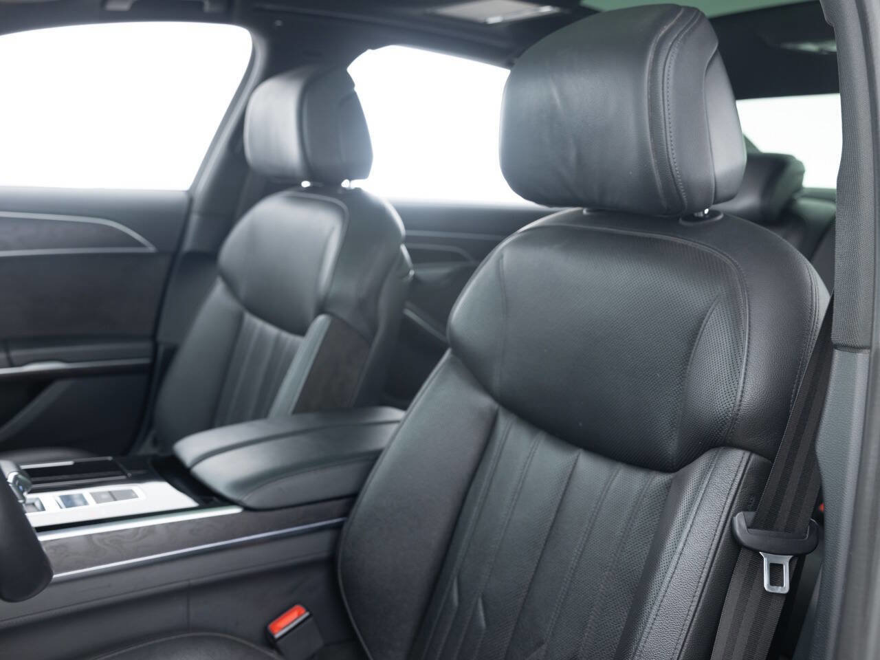 Used 2020 Audi A8 L 4.0T w/ Executive Package image 24